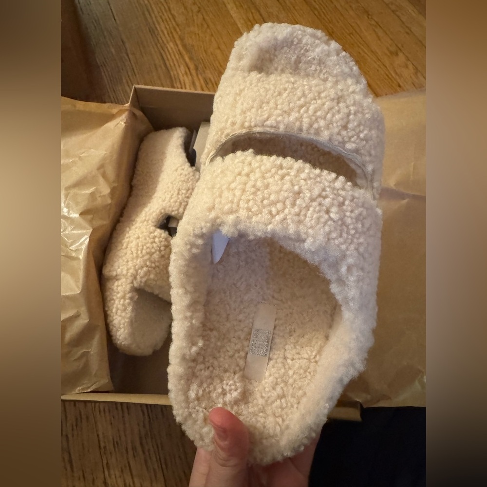 Brand new Fitflop wool slides size 8 in ivory.
